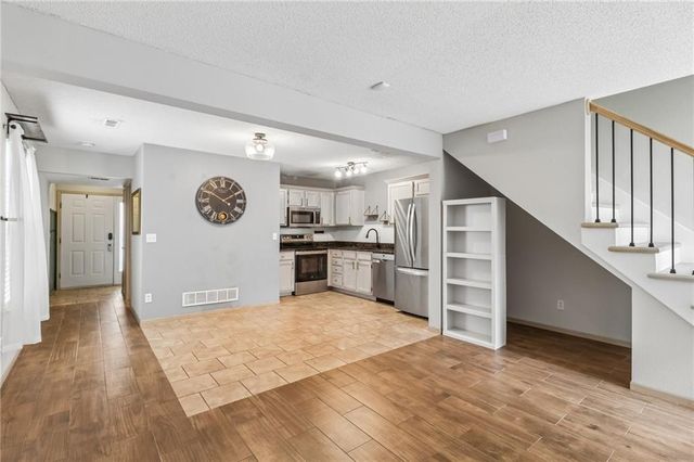 1347 SE Broadway Circle, Lee's Summit, MO 64081
