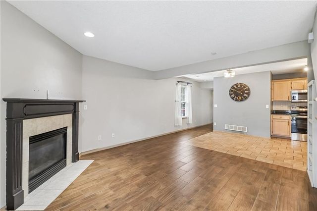 1347 SE Broadway Circle, Lee's Summit, MO 64081