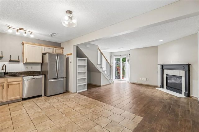 1347 SE Broadway Circle, Lee's Summit, MO 64081
