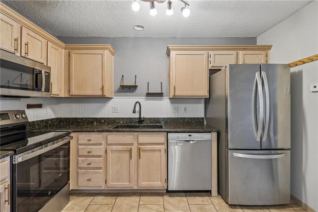 1347 SE Broadway Circle, Lee's Summit, MO 64081