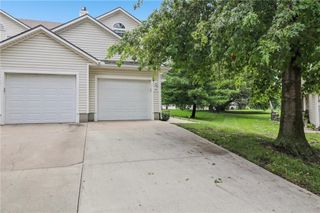 1347 SE Broadway Circle, Lee's Summit, MO 64081