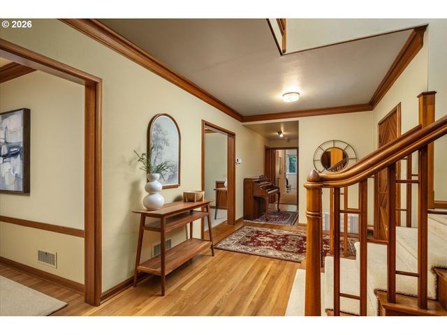 5040 Sw HILLTOP Ln, Portland, OR 97221