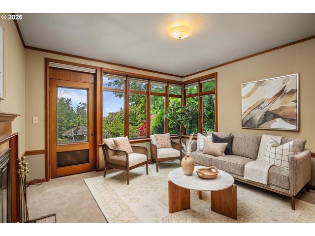 5040 Sw HILLTOP Ln, Portland, OR 97221