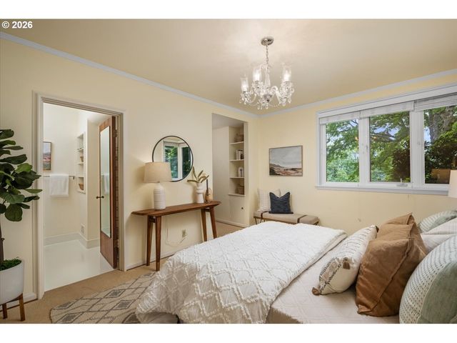 5040 Sw HILLTOP Ln, Portland, OR 97221