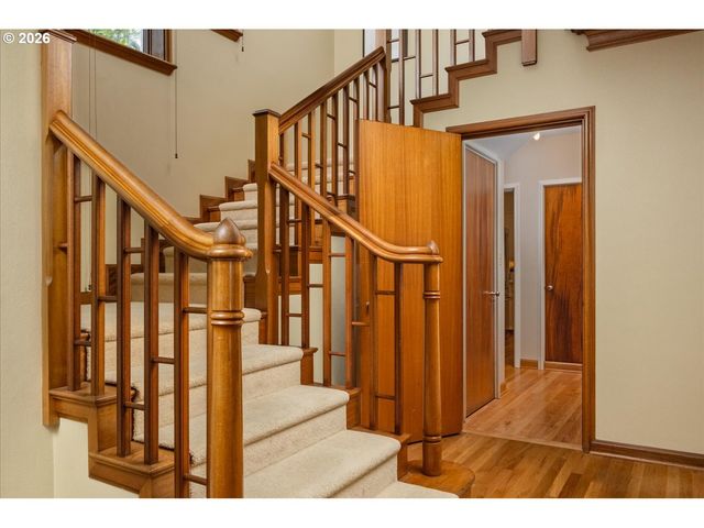 5040 Sw HILLTOP Ln, Portland, OR 97221