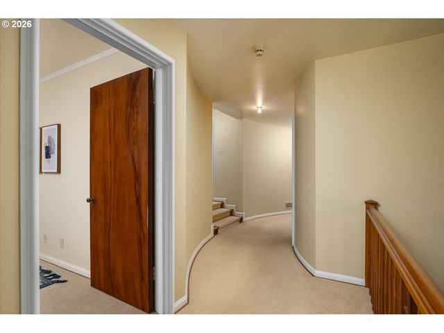 5040 Sw HILLTOP Ln, Portland, OR 97221