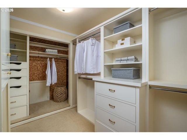 5040 Sw HILLTOP Ln, Portland, OR 97221