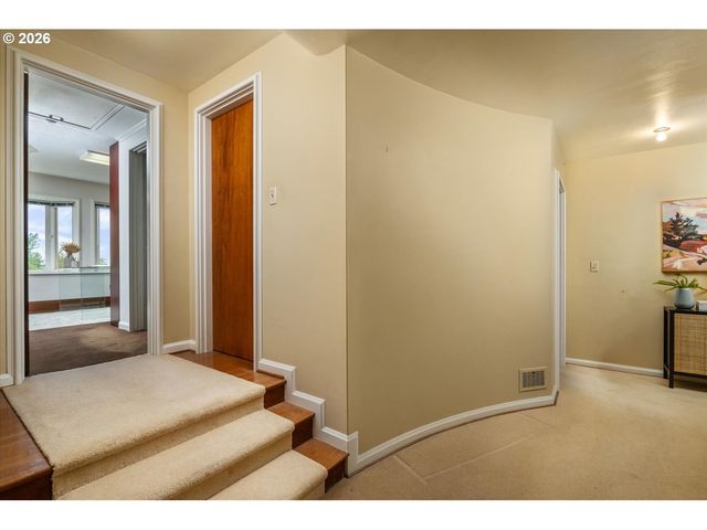 5040 Sw HILLTOP Ln, Portland, OR 97221