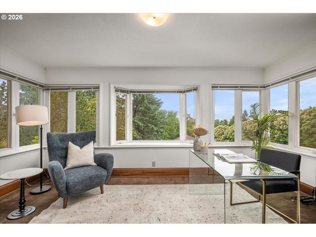 5040 Sw HILLTOP Ln, Portland, OR 97221