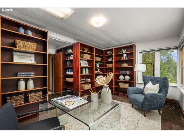 5040 Sw HILLTOP Ln, Portland, OR 97221