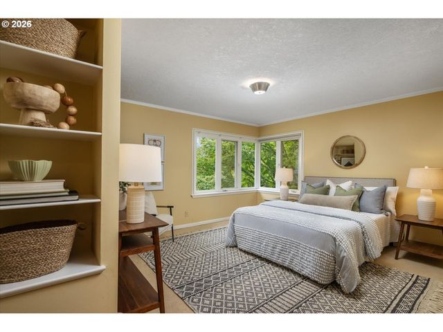 5040 Sw HILLTOP Ln, Portland, OR 97221