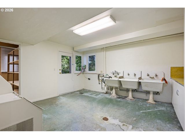 5040 Sw HILLTOP Ln, Portland, OR 97221