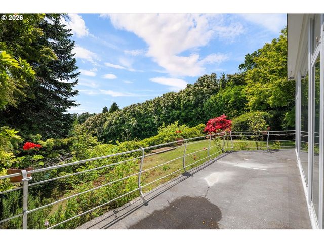 5040 Sw HILLTOP Ln, Portland, OR 97221