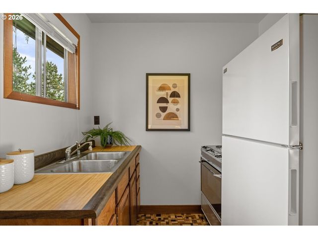 5040 Sw HILLTOP Ln, Portland, OR 97221