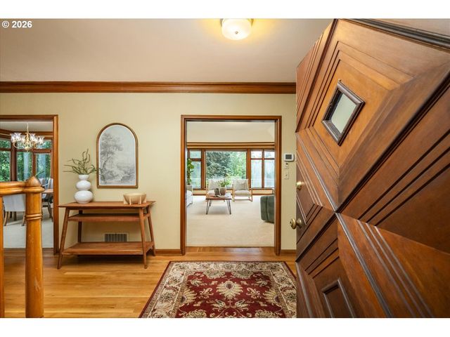 5040 Sw HILLTOP Ln, Portland, OR 97221