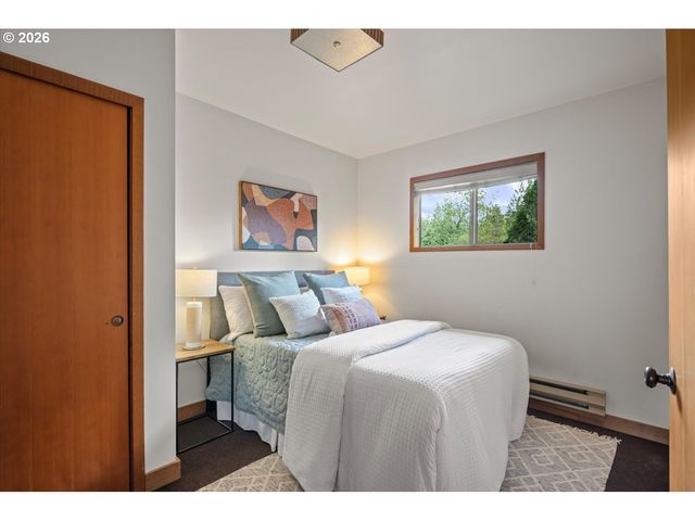 5040 Sw HILLTOP Ln, Portland, OR 97221