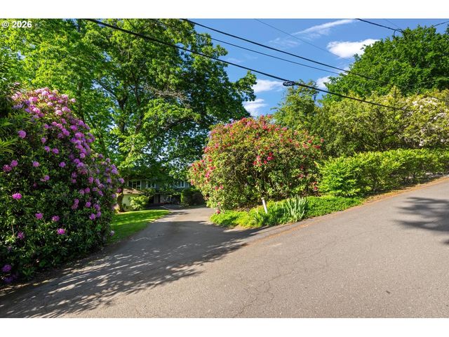 5040 Sw HILLTOP Ln, Portland, OR 97221