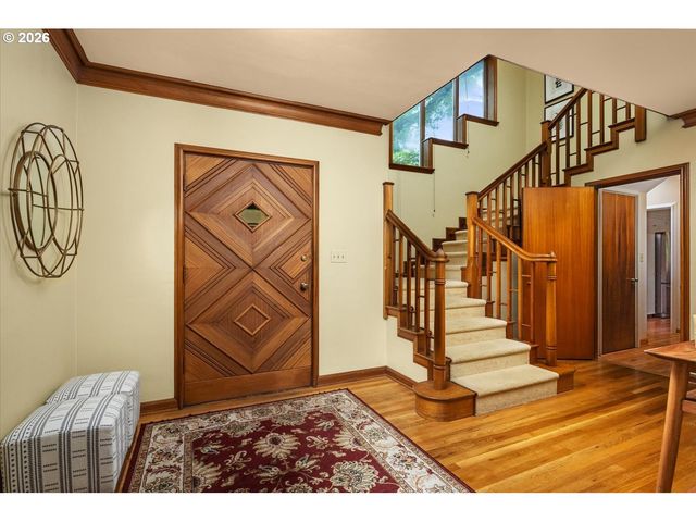 5040 Sw HILLTOP Ln, Portland, OR 97221