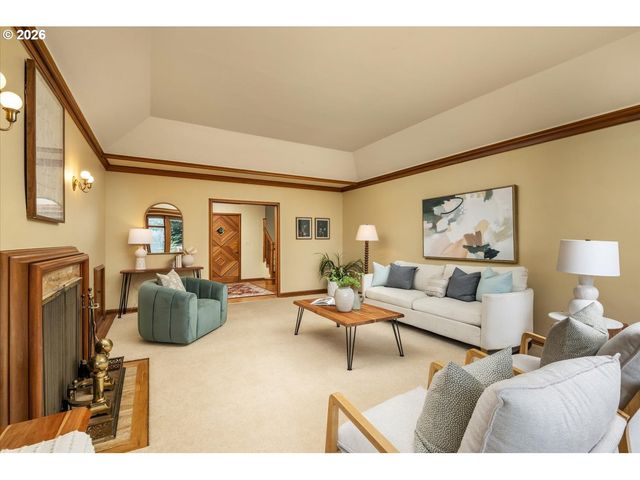 5040 Sw HILLTOP Ln, Portland, OR 97221