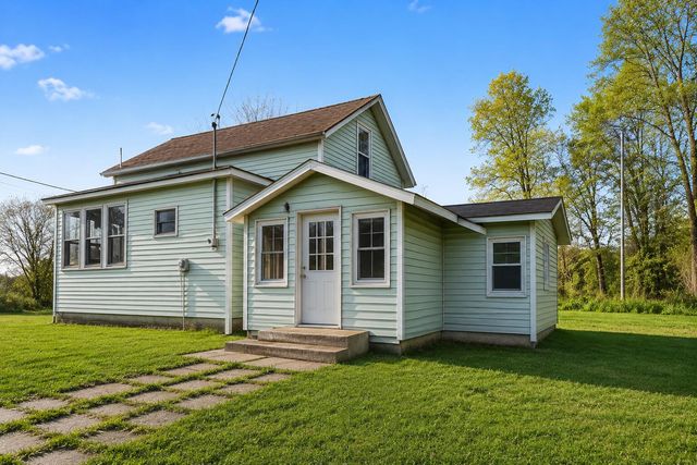 32458 County Road 665, Paw Paw, MI 49079