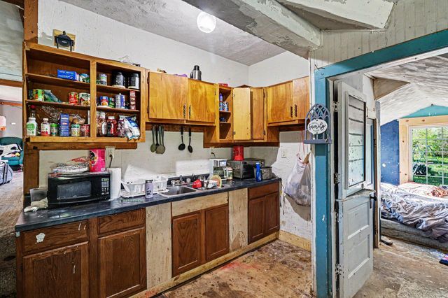 32458 County Road 665, Paw Paw, MI 49079