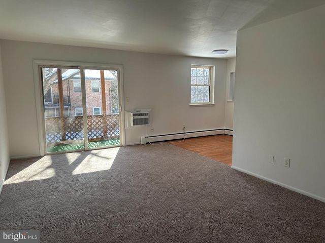 816 GARNET DR, Burlington, NJ 08016