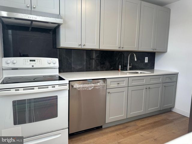 816 GARNET DR, Burlington, NJ 08016