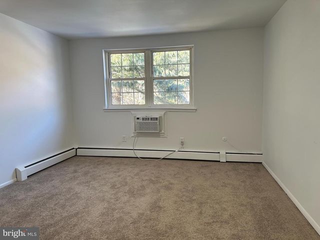 816 GARNET DR, Burlington, NJ 08016