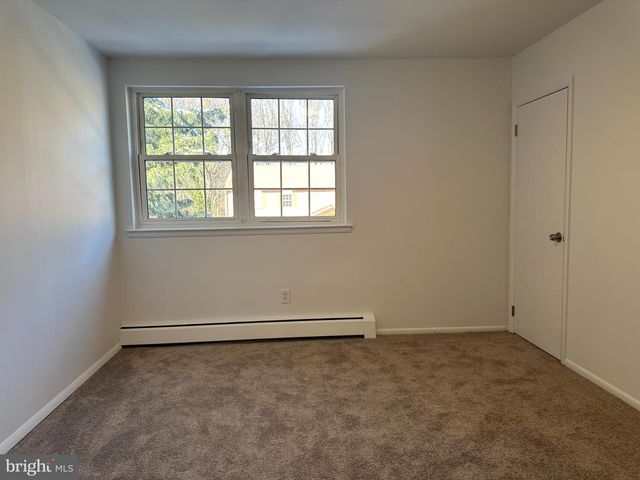 816 GARNET DR, Burlington, NJ 08016