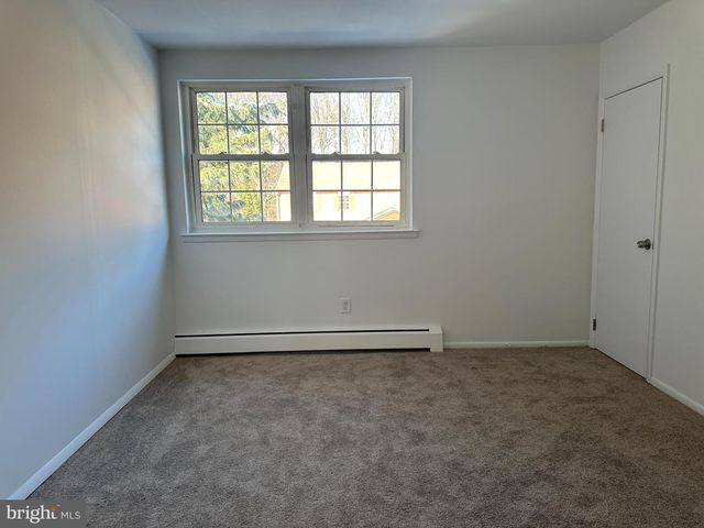 816 GARNET DR, Burlington, NJ 08016