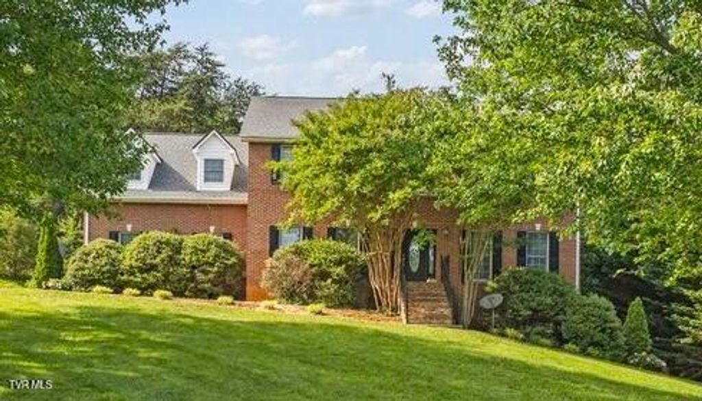 3304 Green Meadows Drive, Johnson City, TN 37604