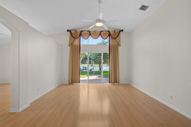 4977 Victoria Circle, West Palm Beach, FL 33409