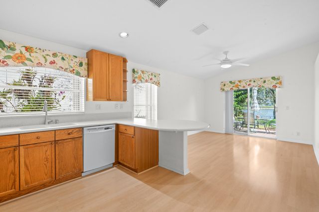 4977 Victoria Circle, West Palm Beach, FL 33409