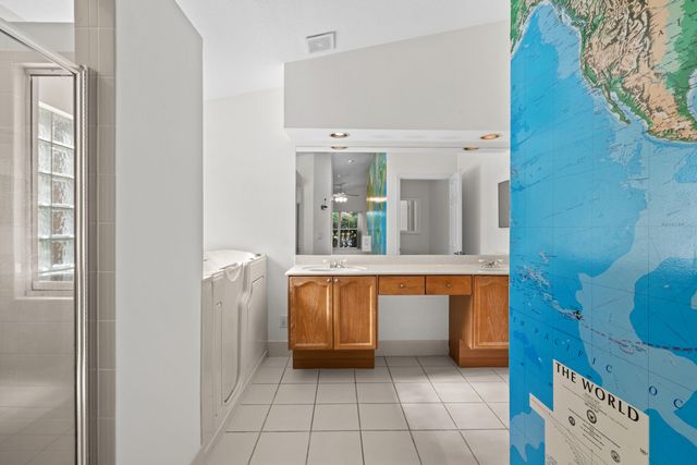 4977 Victoria Circle, West Palm Beach, FL 33409