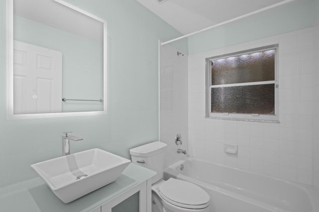 4977 Victoria Circle, West Palm Beach, FL 33409
