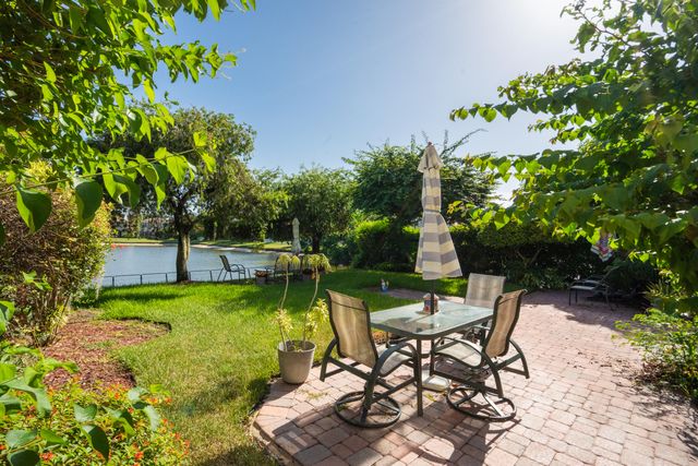 4977 Victoria Circle, West Palm Beach, FL 33409