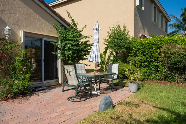 4977 Victoria Circle, West Palm Beach, FL 33409