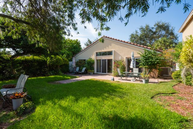 4977 Victoria Circle, West Palm Beach, FL 33409