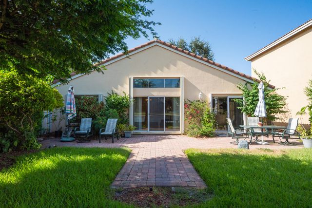 4977 Victoria Circle, West Palm Beach, FL 33409