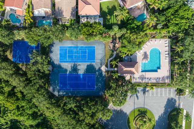 4977 Victoria Circle, West Palm Beach, FL 33409