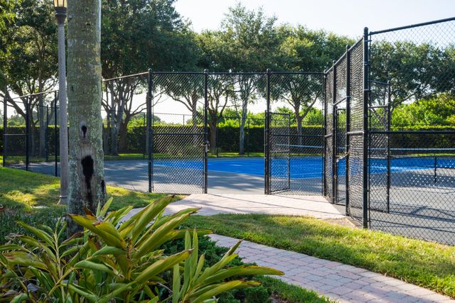 4977 Victoria Circle, West Palm Beach, FL 33409