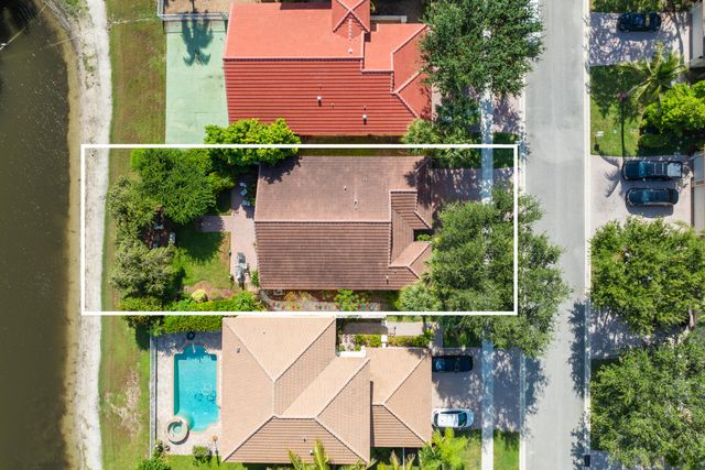 4977 Victoria Circle, West Palm Beach, FL 33409