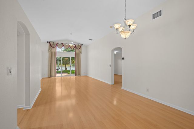 4977 Victoria Circle, West Palm Beach, FL 33409