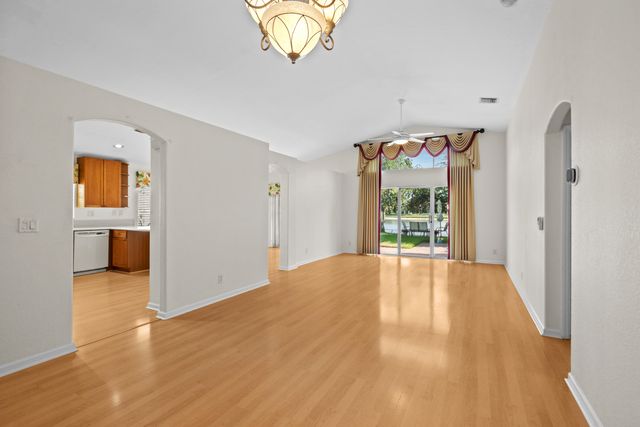 4977 Victoria Circle, West Palm Beach, FL 33409