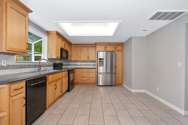 3335 Village Ct, Cameron Park, CA 95682