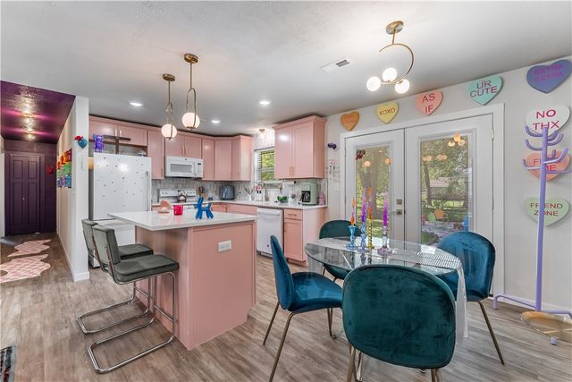 110 SE 11th Street, Bentonville, AR 72712