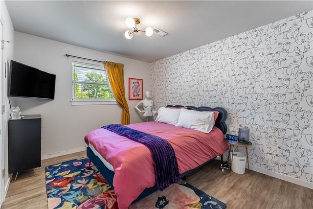 110 SE 11th Street, Bentonville, AR 72712