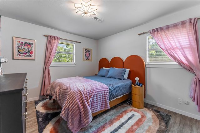 110 SE 11th Street, Bentonville, AR 72712