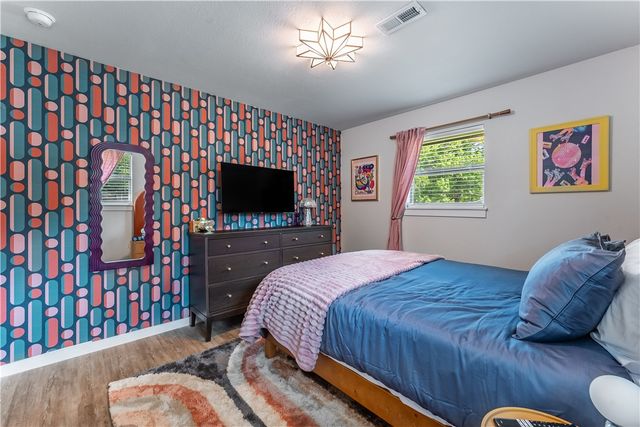 110 SE 11th Street, Bentonville, AR 72712