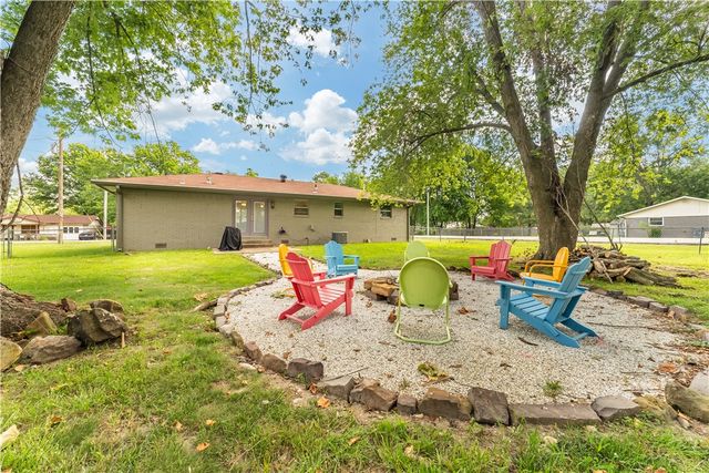 110 SE 11th Street, Bentonville, AR 72712